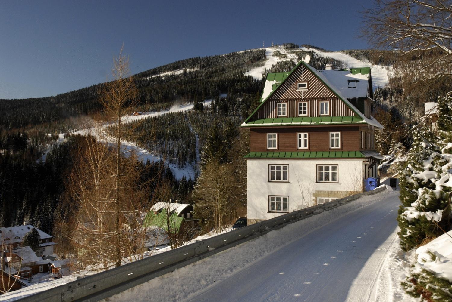 Astoria Inn Špindlerŭv Mlýn Екстериор снимка